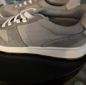 TOMS Men's Gray and Tan Casual Sneakers Like NEW!